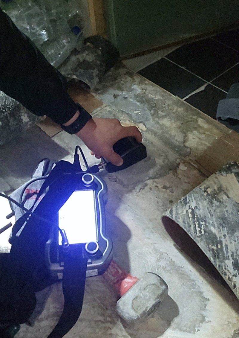 배관에 연결한 가압용 밸브와 압력계