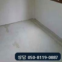 바닥난방 공사 전 난방배관을 교체해야 하는 빈 방 바닥
