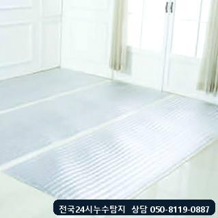 보온 단열재를 바닥 전체에 빈틈없이 깐 모습